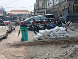 Pemilik Ruko Mencaplok Fasilitas Umum di Pluit Dibongkar, Para Pemilik UMKM dan Karyawan Protes Ketua RT