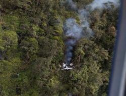 Upaya Evakuasi Korban Kecelakaan Pesawat SAM Air di Gunung Wara, Papua: Medan Sulit dan Cuaca Buruk Menghambat Evakuasi