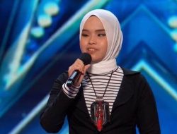 Putri Ariani Menerima Golden Buzzer dari Simon Cowell di America’s Got Talent: Suara Istimewa yang Mengguncang Panggung!