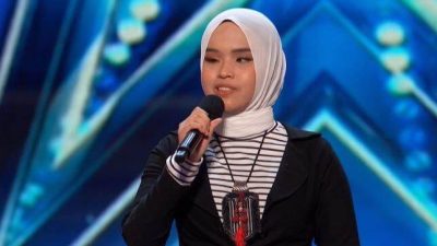 Putri Ariani Menerima Golden Buzzer dari Simon Cowell di America’s Got Talent: Suara Istimewa yang Mengguncang Panggung!