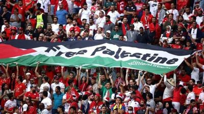 Suporter Palestina Mengibarkan Bendera Perjuangan di Final Liga Champions: Impian Palestina