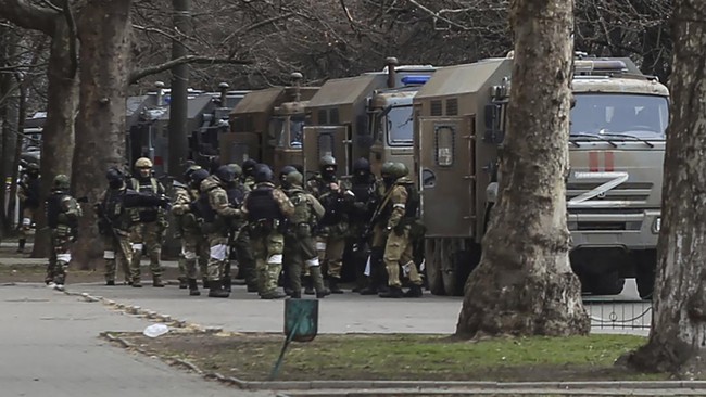 Pasukan Rusia di Kota Kherson Ukraina. (AP/)